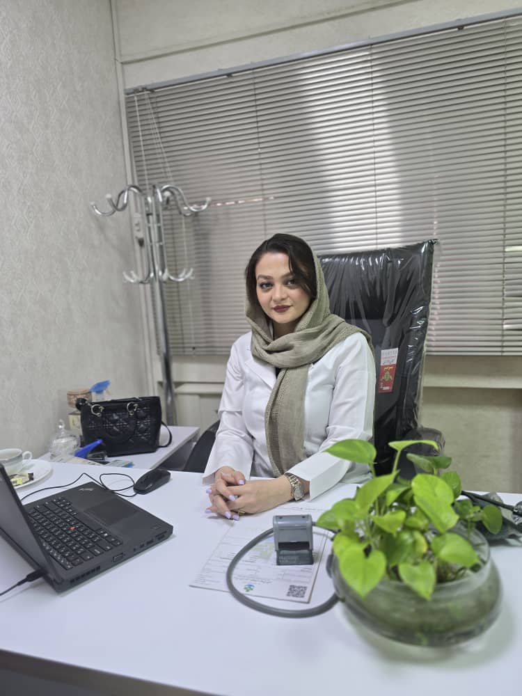 دکتر مریم پاکرو